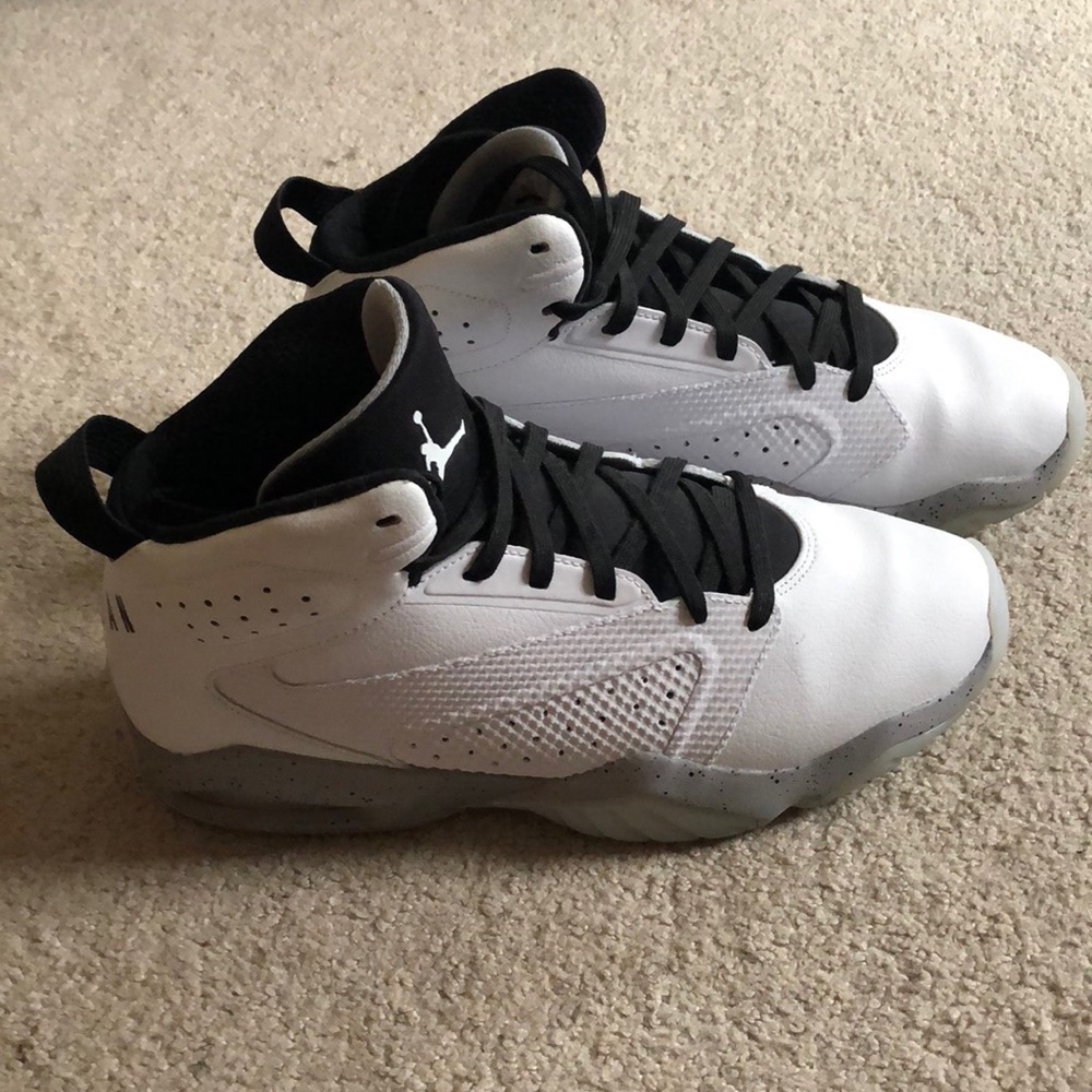 Men’s JORDAN SHOES SIZE 10